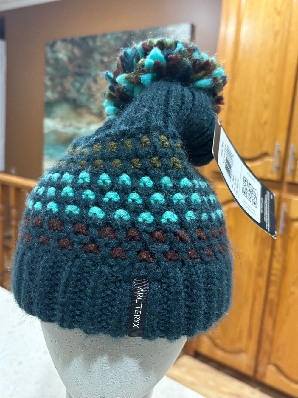 Arc'teryx Fernie women’s  Winter Teal and Brown Pom Pom Knit Beanie/one size